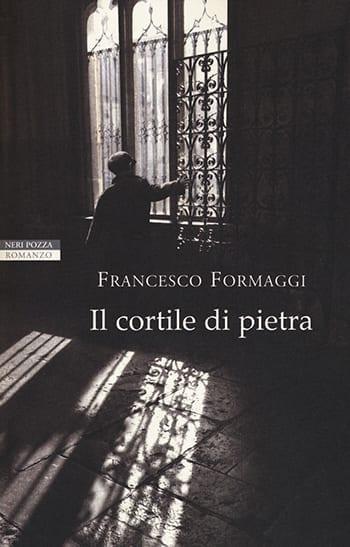 Recensione di Il cortile di pietra di Francesco Formaggi Recensione di Il cortile di pietra di Francesco Formaggi
