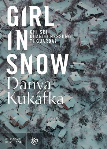 Girl in snow di Danya Kukafka Girl in snow di Danya Kukafka